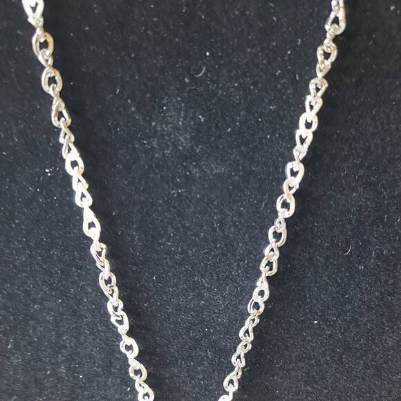 11 Adorable lipstick necklaces - Picture 5 of 6